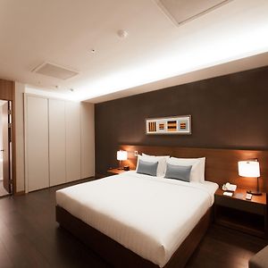 Super Deluxe One-Bedroom Apartment