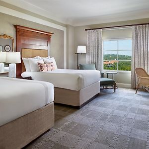 Premier Queen Room