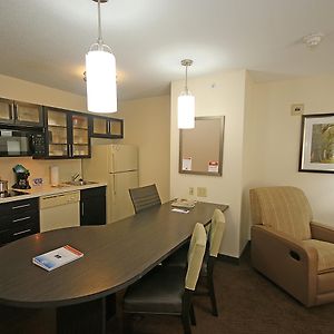 One-Bedroom Queen Suite