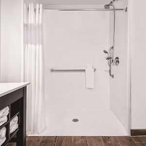 Queen Room Mobility or hearing accessible