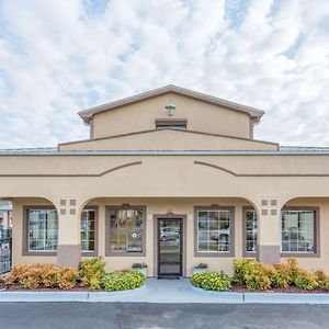 Super 8 By Wyndham Santee