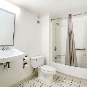 Queen Room Mobility accessible