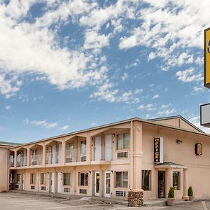 Super 8 By Wyndham Evanston
