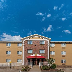 Super 8 By Wyndham Denton