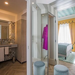 Premium Queen Room