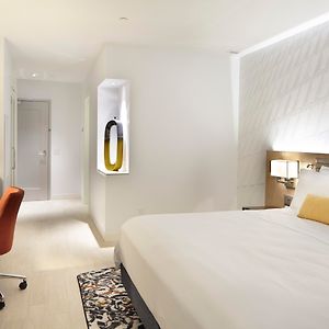 Deluxe  King Room Mobility accessible