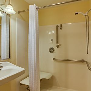 Queen Studio Mobility accessible