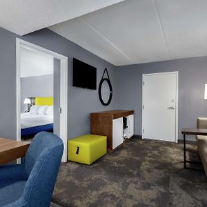 One-Bedroom King Suite