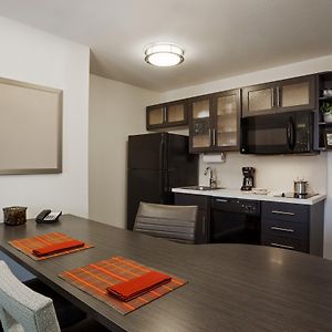 Queen Studio Mobility or hearing accessible