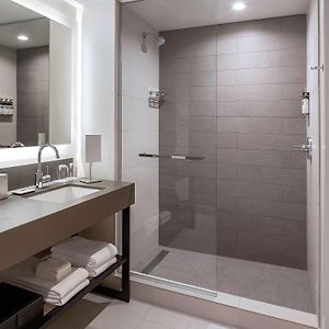 Upper Floors Queen Room