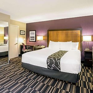 Deluxe Queen Suite