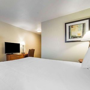 Queen Room Mobility accessible