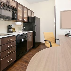 One-Bedroom Queen Suite