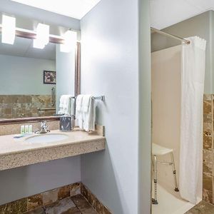 Deluxe  King Room Mobility accessible
