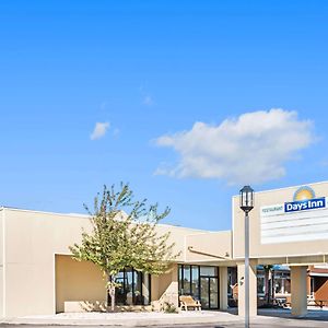 Days Inn By Wyndham Henrietta/Rochester Area