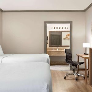Queen Room Mobility accessible