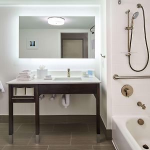 Queen Room Mobility accessible