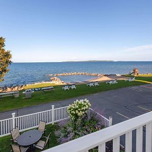 Baymont By Wyndham St. Ignace Lakefront