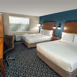 Queen Room Mobility accessible