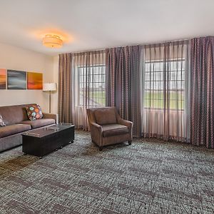 One-Bedroom Queen Suite
