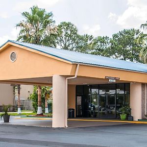 Quality Inn Hinesville - Fort Stewart Area, Kitchenette Rooms - Pool - Guest Laundry