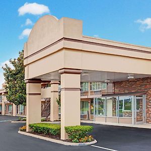 Days Inn By Wyndham Clarksville Tn