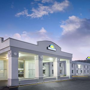Days Inn By Wyndham Roanoke Near I-81