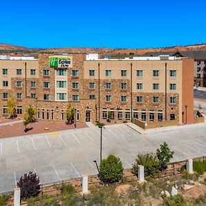 Holiday Inn Express & Suites Gallup East By Ihg