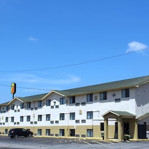 Super 8 By Wyndham Topeka/Wanamaker Rd/I-70