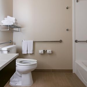 Queen Room Mobility and hearing accessible