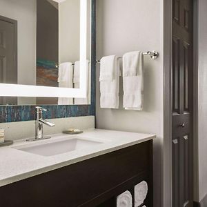Queen Room Mobility or hearing accessible