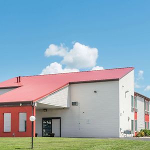 Super 8 By Wyndham O'Fallon Mo/St. Louis Area
