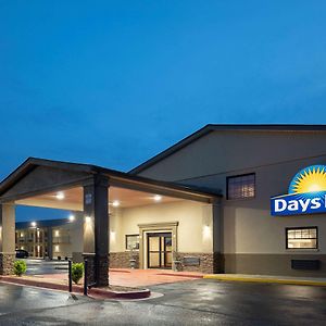 Days Inn & Suites By Wyndham Athens