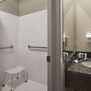 Queen Room Mobility accessible