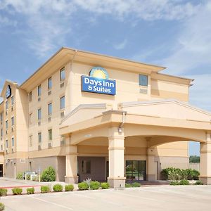 Days Inn & Suites By Wyndham Russellville