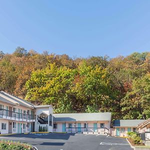 Howard Johnson By Wyndham Roseburg