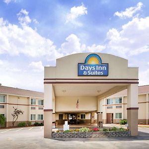 Days Inn & Suites By Wyndham Bridgeport - Clarksburg