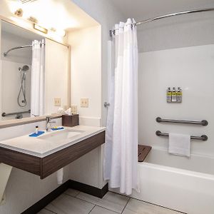 King Room Mobility or hearing accessible