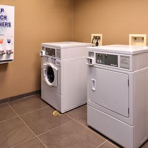 Holiday Inn Express & Suites Fairmont By Ihg