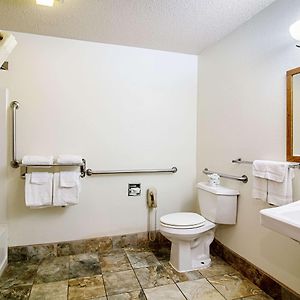 Queen Room Mobility accessible
