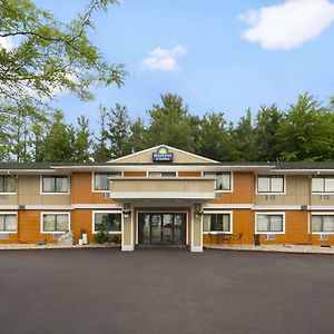 Days Inn & Suites By Wyndham Stevens Point