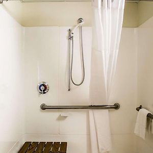 Superior  Queen Room Mobility accessible