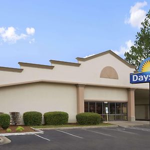 Days Inn By Wyndham Fayetteville-South/I-95 Exit 49