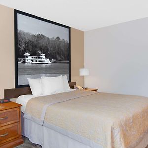 Queen Room Mobility accessible