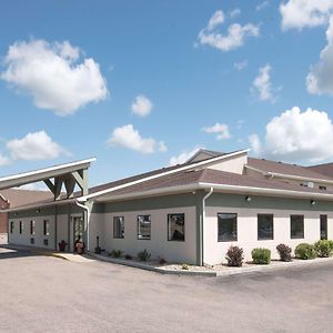 Days Inn By Wyndham Watertown