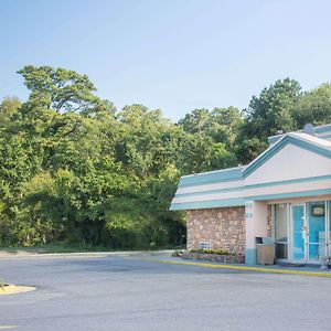 Super 8 By Wyndham Durham/University Area Nc
