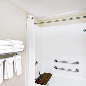 Queen Room Mobility accessible