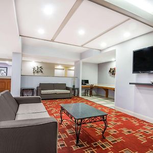 Super 8 By Wyndham Wichita South