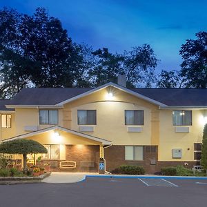 Super 8 By Wyndham Radford Va