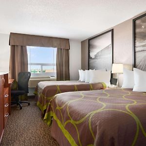 Super 8 By Wyndham Regina